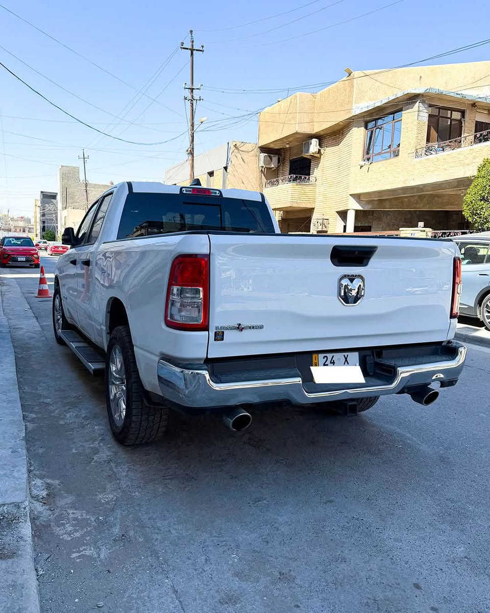 السلام عليكم
🔴 للبيع او مراوس بسورنتو 

RAM 1500 BIG HORN 

رام 1500  باب قصير

الموديل :2023 . (عدادات كيلو متر + لغة السيارة عربية) . 
العداد :   60 الف كيلو
المحرك : V8 5.7L . 
🔴 حادث فقط جاملغ خلفي بدون دواخل
🔴 السعر :  255 وبيها مجال بسيط  
🔴رقم دهوك الجديد

المواصفات :
* نقطة عمياء. 
* كاميرة خلفية.
* لوحة القیادة دیجيتال
* المصابيح الخلفية LED. 
* ⁠المصابيح الامامية زنون
* دخول ذكي (بصمة). 
* تشغيل عن بعد .
* شاشة 
* نظام ملاحة نفكيشن GPS.
* حساسات امامية وخلفية.

* مكيف خلفي.
*محدد سرعة.
* ويل كروم قياس 20 انج.
* نظام اطفاء وتشغيل اوتماتيكي.
* مرايا كهربائية جانبية من الكروم قابلة للطي كهربائيا.
* الشباك الخلفي كهربائي. 
* المرايا الجانبية تدفئة. 
* باب الصندوق كهربائي.
* امكانية تعديل ارتفاع دواسات البنزين والبريك.
* هاند بريك كهربائي.
* حساسات امامية. 
* حساسات خلفية. 
* مرايا مع خاصية التعتيم الذاتي. 
🔴 مكان السيارة بغداد 
   :
 التواصل على الرقم***********
