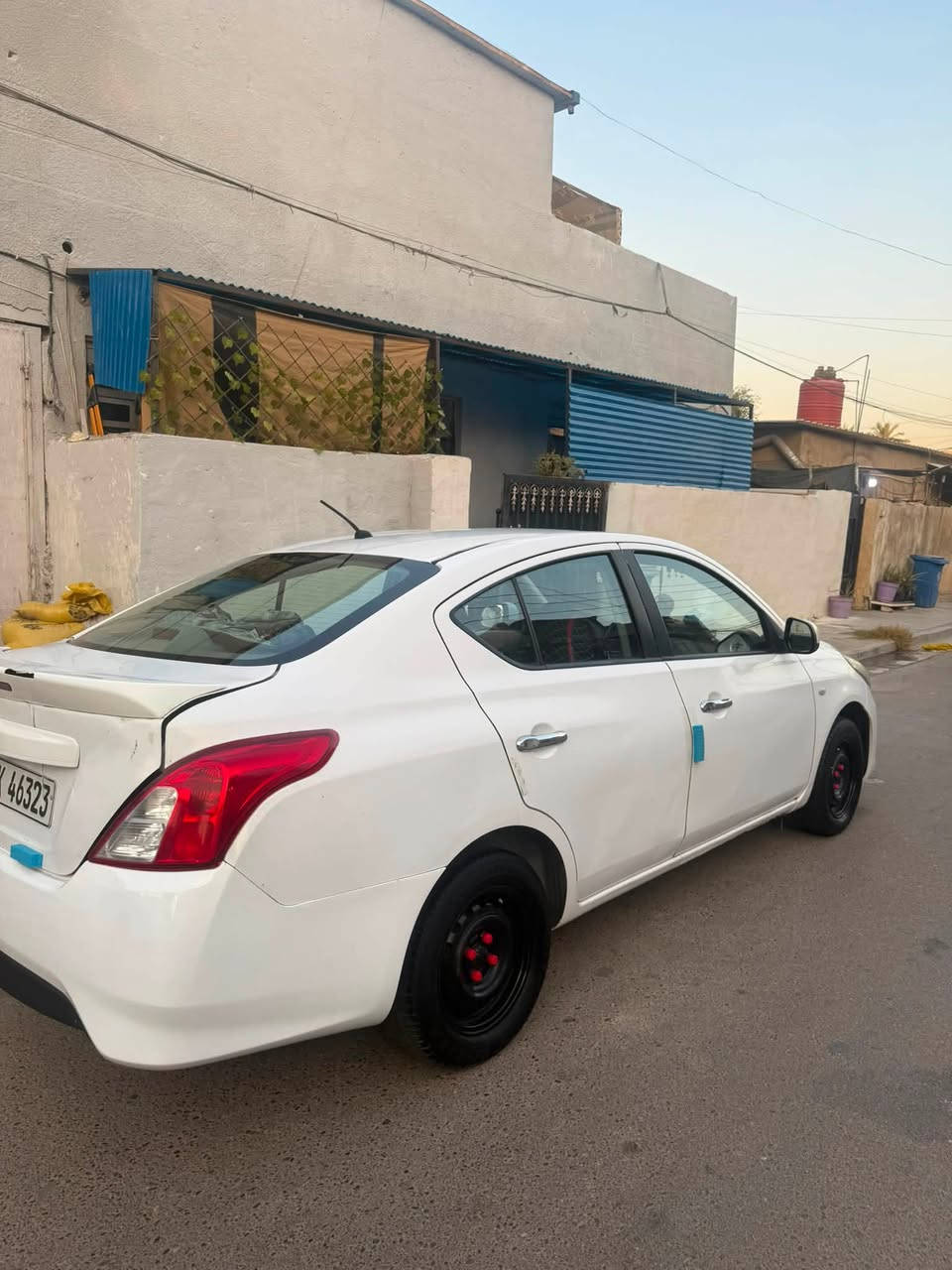 السلام عليكم للبيع نيسان سني هندي بليته زركه
موديل19 رقم أربيل باسمي 
ماشيه150
بيها 4 قطع بارد
صدر قبل 3 اشهر بدلته
تبريد غاز جديد 
تخم بلكات وادامه لمنظومه البانزين 
العنوان بغداد.
السعر:100 وبيها مجال بسيط حك الجيه

***********
