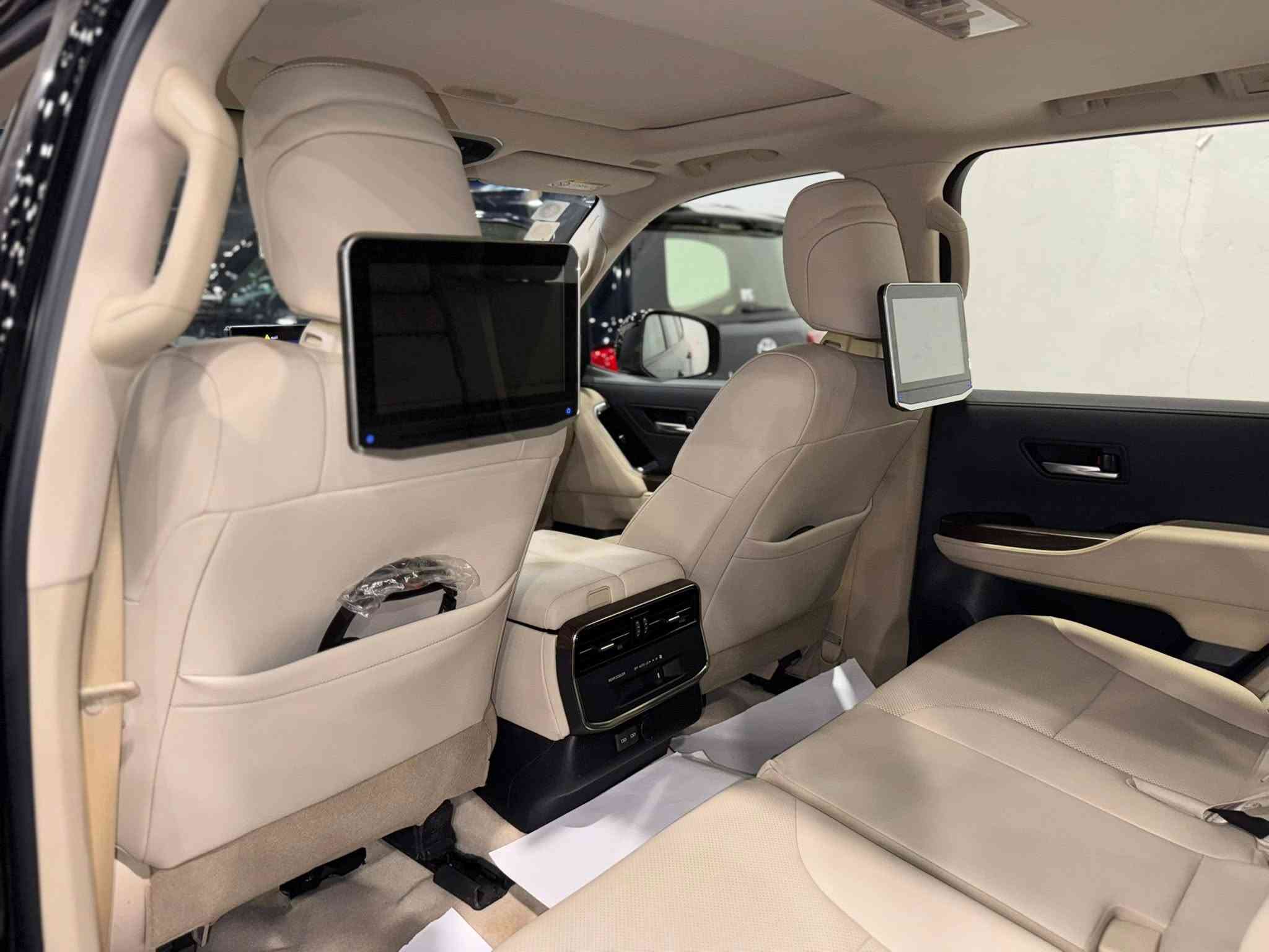 🚙🔥 تويوتا لاندكروزر 2024 GXR Black – وكالة SAS 🔥
✅ موديل 2024
✅ فئة GXR Black
✅ محرك 4000
✅ وكالة SAS
✅ ماشية فقط 26,800
✅ مغلفة PPF
✅ كتلوكات بصمات وعدة كلة جاهز

سيارة جديدة واستعمال بسيط ونطيفة 
وبعدها تحت الضمان والصيانة المجانية .

📍 متوفرة لدى محمد الخزعلي لتجارة السيارات
بغداد – الكاظمية – جكوك قرب مرور الكاظمية

📞 للاستفسار والحجز:
***********

🔥 عداد قليل + تغليف PPF + فئة مميزة… فرصة تستحق المشاهدة!
