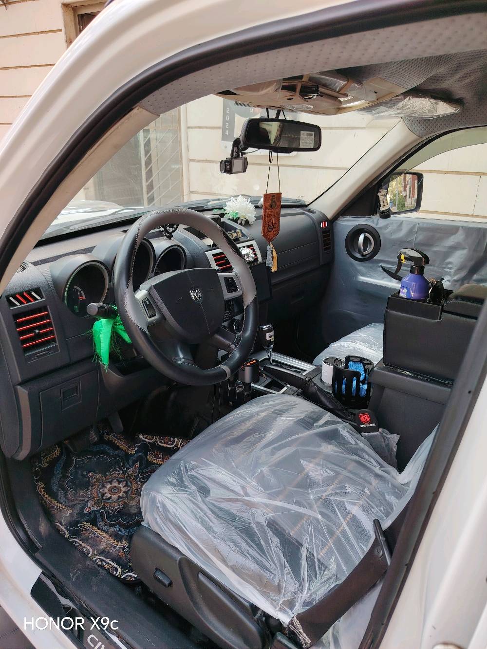 للبيع دوج نيترو 2011 - SXT فول مواصفات - سيارة بلادية ونظيفة كلش
🚙 النوع: Dodge Nitro SXT 2011

🎨 اللون: أبيض لؤلؤي

📍 المكان: بغداد 

🔢 الرقم: 21 C سليمانيه - دولي

المواصفات والإضافات:

✅ محرك 6 سلندر 3.7 قوي واقتصادي

✅ ويل 20 رياضي جديد + تايرات جديدة

✅ دعامية أمامية وحش + دعامية خلفية كروم + هوك سحب

✅ روف راك + كشافات LED فوق

✅ دواسات جانبية نيكل

✅ فتحة بونيد رياضية + كت أحمر مميز

✅ سيارة عالية، هيبة بالشارع، ما تحتاج دينار صبغ

السيارة جاهزة من كلشي، محرك وكير وتبريد توب. سنوية جديدة. 

سعرها 110$ وبيها مجال بسيط للشراي الجاد.

للاستفسار: ***********

ملاحظة: البيع نقد أو مراوس حسب الاتفاق.

نص مكتوب في الصور:
- HONOR X9c