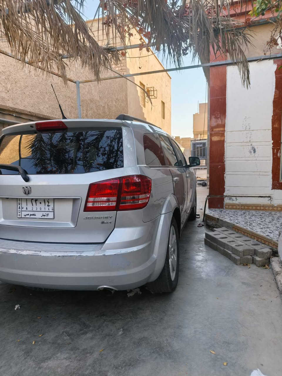 السلام عليكم دوج جورني 2010 محرك 6سلندر 3500 بيها صبغ باب السايق والجاملغ الايمن تبريد شغال ثلج سنتر لوك وكهربائيات شغاله صدر جديد مكينه وكير كفاله السعر 95$ وبيها مجال للاتصال *********** مكاني الأنبار رمادي
