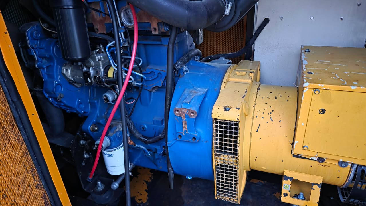 للبيع: مولد اف جي ولسن (FG Wilson) 30 KVA 
.
• ​القدرة: 30 KVA.
• ​الحالة: نظيف جداً (كاتم للصوت).
• ​الموقع: الكوت.
• ​الفحص: شغال وبشرط الفحص.
• للاتصال ***********
