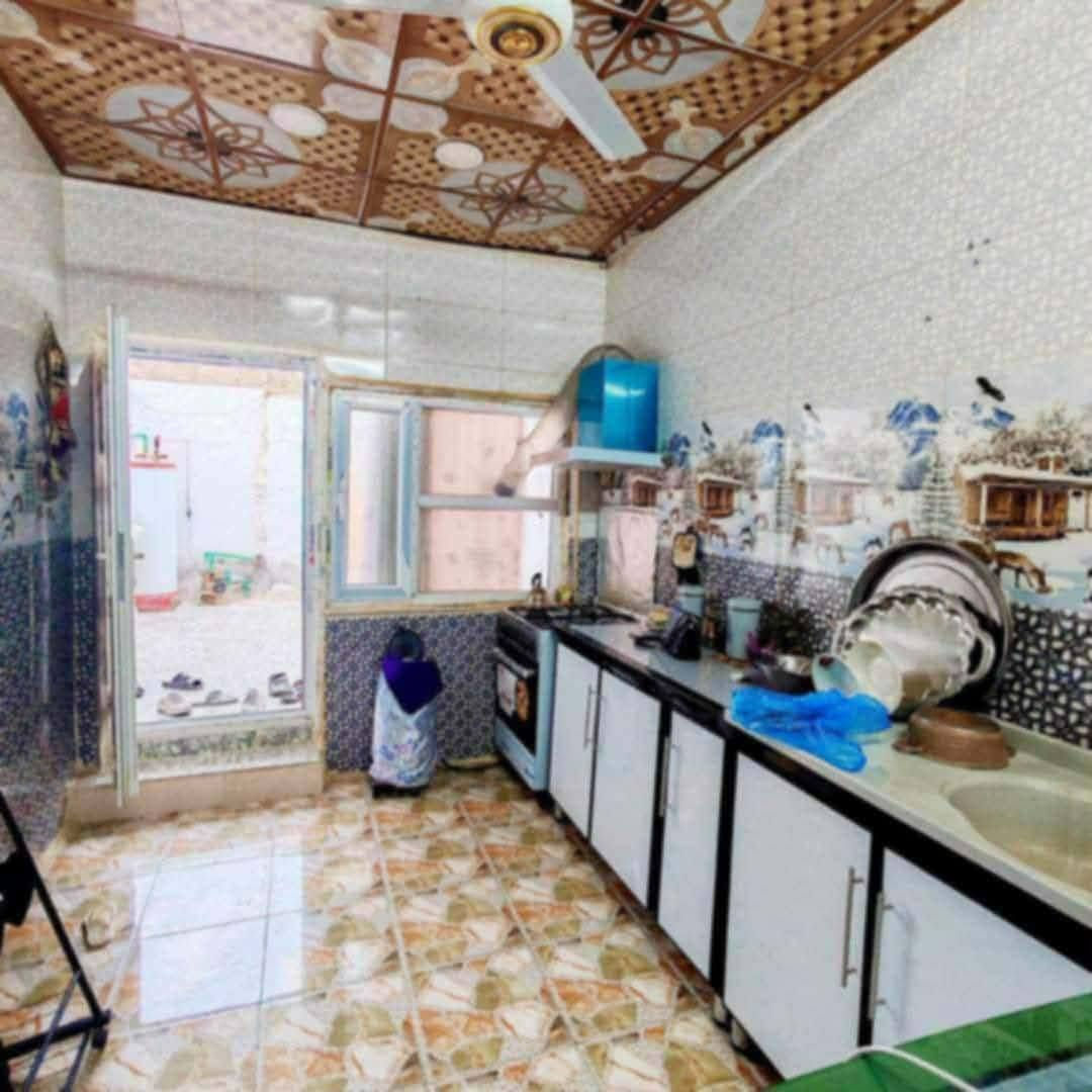 أقساط<< ١٧ >>>شارع المطار القديم يم مخبز المختار الثقفي ثاني شارع ثاني بيت على الشارع متوفر جميع الخدمات ومنطقه هدوء مساحته ١٠٠ متر سعره لكلي 19 اي ستفسار مراسله واتساب او لاتصال برقم ‏‪***********‬‏
