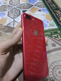آيفون 8 بلس • ٢٥٦ • شاشة مكسورة