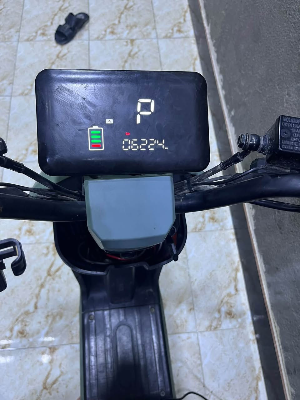 سلام عليكم للبيع دراجه r9دراجه حلوه ونضيفه بطاريات نص عمر أبيعك تعبانات عنوان البصره منطقه الحشد الجديده رقم  السعر250وبيها مجال ألهاتف***********

