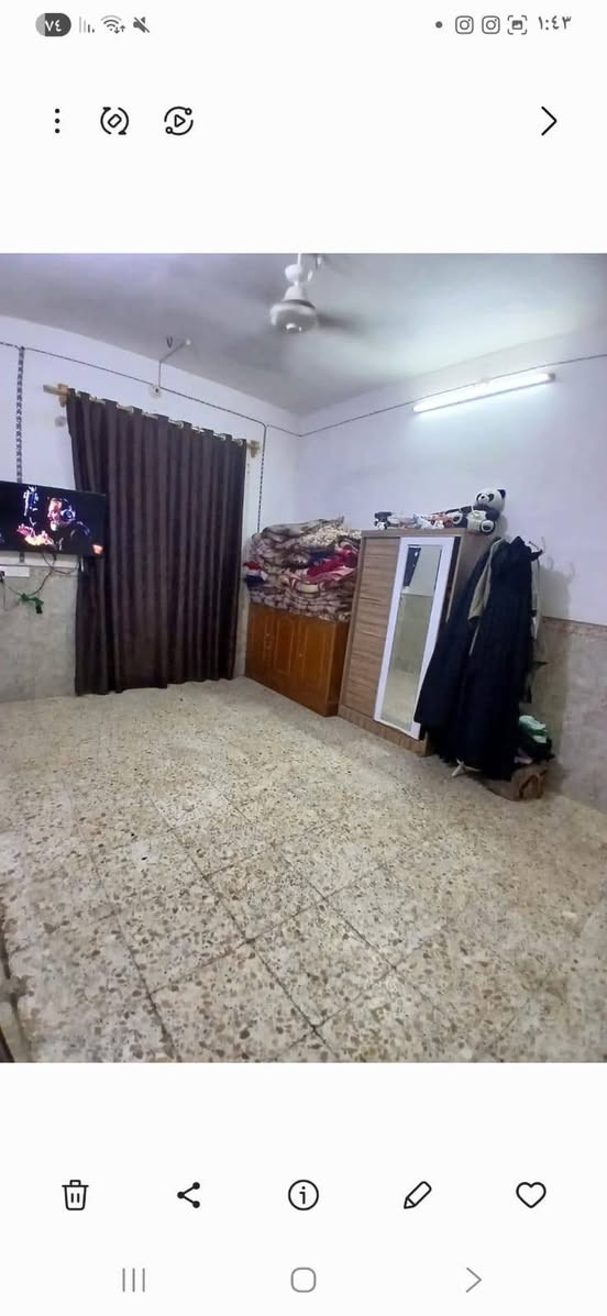 ياالله اللهم صل على محمد وعلى اله محمد 
دار للبيع مساحه 100طابو زراعي سند 25بيت طابقين يحتوي الطابق الارضي على غرفه النوم واستقبال وصاله ومطبخ ومنور وصحيات وطابق ثاني غرفتين العنوان طويريج شارع 40خلف حي الصناعي قرب المدرسه 
.. للاستفسار الاتصال ***********
