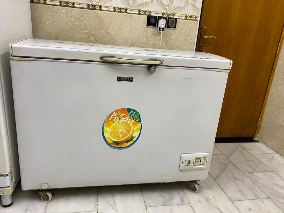 للبيع ... للبيع
سنك قياسه ٨٠ سم مع مجمده شغاله وبحاله جيده جدا 
للاتصال ‭***********‬
