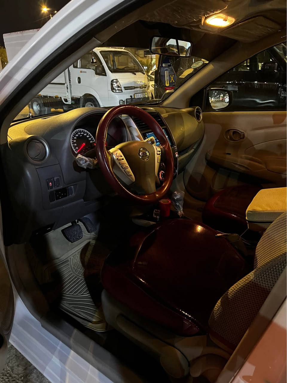 السلام عليكم 
نيسان صني 2025 السياره نضيفه وحلوه وجاهزه مناقصها شي السياره بيها بس بل خشم مال بنيد شوي صبغ ولباقي كفاله عامه ماشيه 72 مكانها نجف السعر 115 وبيها مجال *********** النجف, العراق
