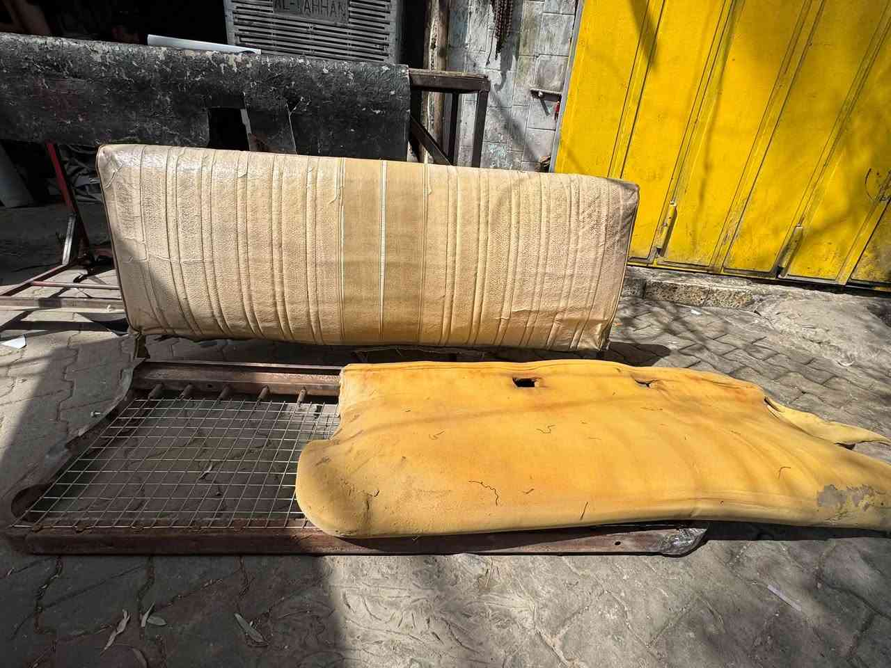 سلام عليكم اخوتي الطيبين
تم انجاز سيارة اخونة محمد ابو جاسم شوفرليت بيك اب كلاسيك قبل وبعد العمل
كشنات+عازل ارضية+سقف+ارضية
زورونا موقعنا الكاضمية شارع النواب مقابيل حسينية النواب رائد العبيدي لدوشمة السيارات الحديثة والكلاسك
للاستفسار ***********
التوفيق للجميع يارب♥️
