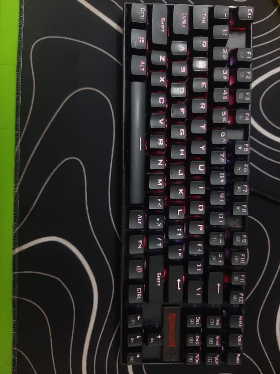 تجميعة كيمنك للبيع 
المواصفات:
3060 ti gaming x msi
I5 12400f
16g ddr4 crossair
750watt evga
B660 msi
256 m.2 nvme 
1t hdd
Case color master td 500 mesh black argb
Color هوائي من Id cooling 

الملحقات:

يو بي اس UPS 1KV Online Rising (بي مروحة كاتمة، يحتاج تبديل بطارية يطول 5 دقائق) كيبورد Redragon K552 ماوس Attack Shark X6 

السعر والتفاصيل:

البيع كامل ويا الملحقات فقط (ما أبيع قطع). السعر: مليون و390 ألف (وبي مجال بسيط للشراي). المكان: بغداد - حي الجهاد (ما عندي توصيل). 
واتس ***********

