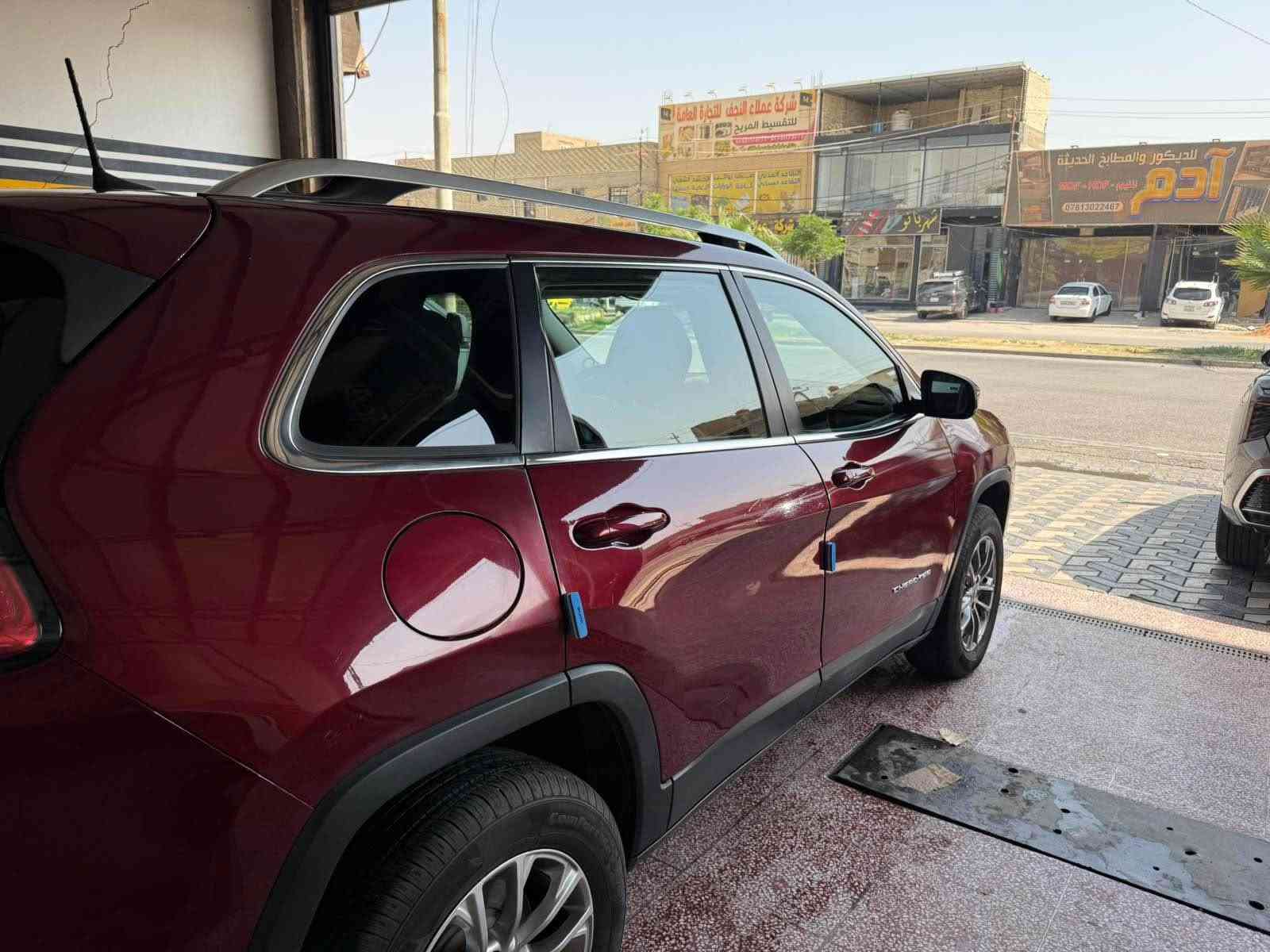 سلام عليكم جيب بزون موديل 2019 السعر 129وبيه مجال بسيط  2400  سبير شرط ما نازل مكينه كير كفاله عله وضع شركه سياره بيجم كبس تحويل مباشر للستفسار *********** النجف, العراق
