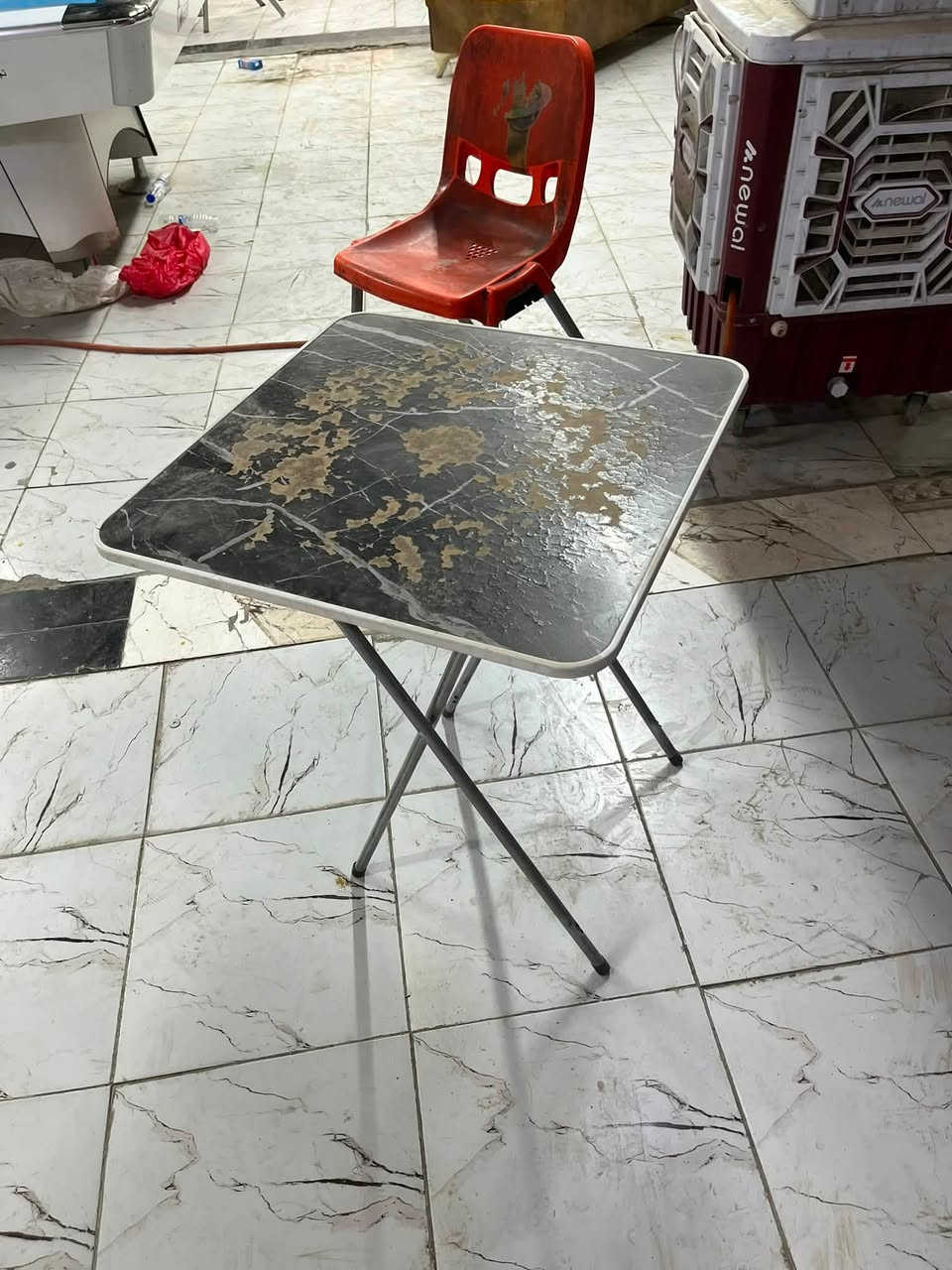 ميز دومنه للبيع عدد٦
الواحد ب١٢
مكان شموخ شارع ابو هبه 
***********
