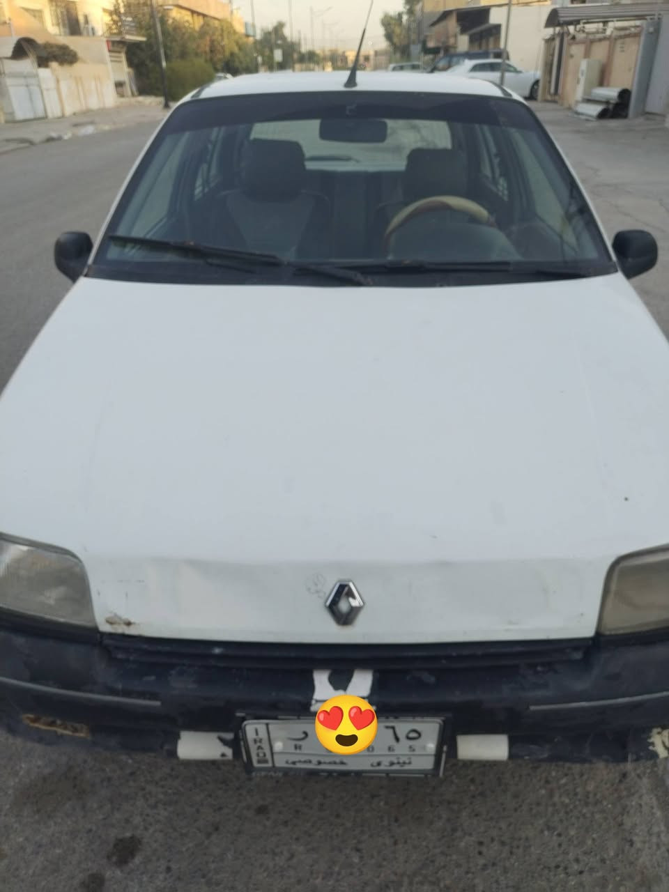 السلام عليكم رينو 92 رقم نينوى  بيها كوبون  صاحبه الشرعي موجود أيسر الموصل سعر 20 ورقهبي مجال شي بسيط  سياره جاهزه  بس محرك بيها صرف  ***********
