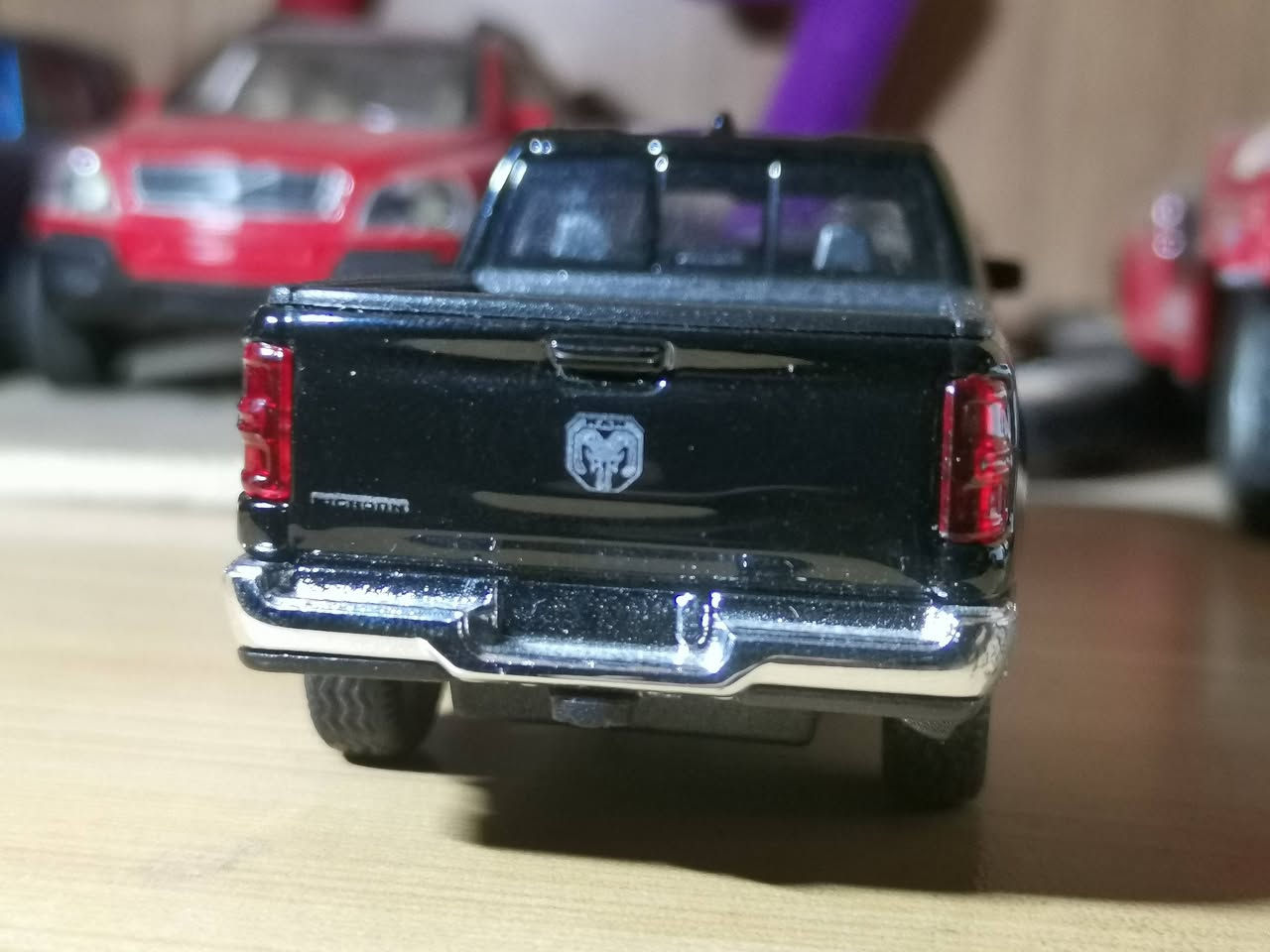 للي يريد يتميز شوي مجسم رام بك هورن RAM  BIGHORN 1500 2019  بدي طويل باب قصير مع تطعيمات نيكلات ومختم رام القطعه مرخصه من شركة DODGE السعر 8 الف للتواصل *********** 💗
