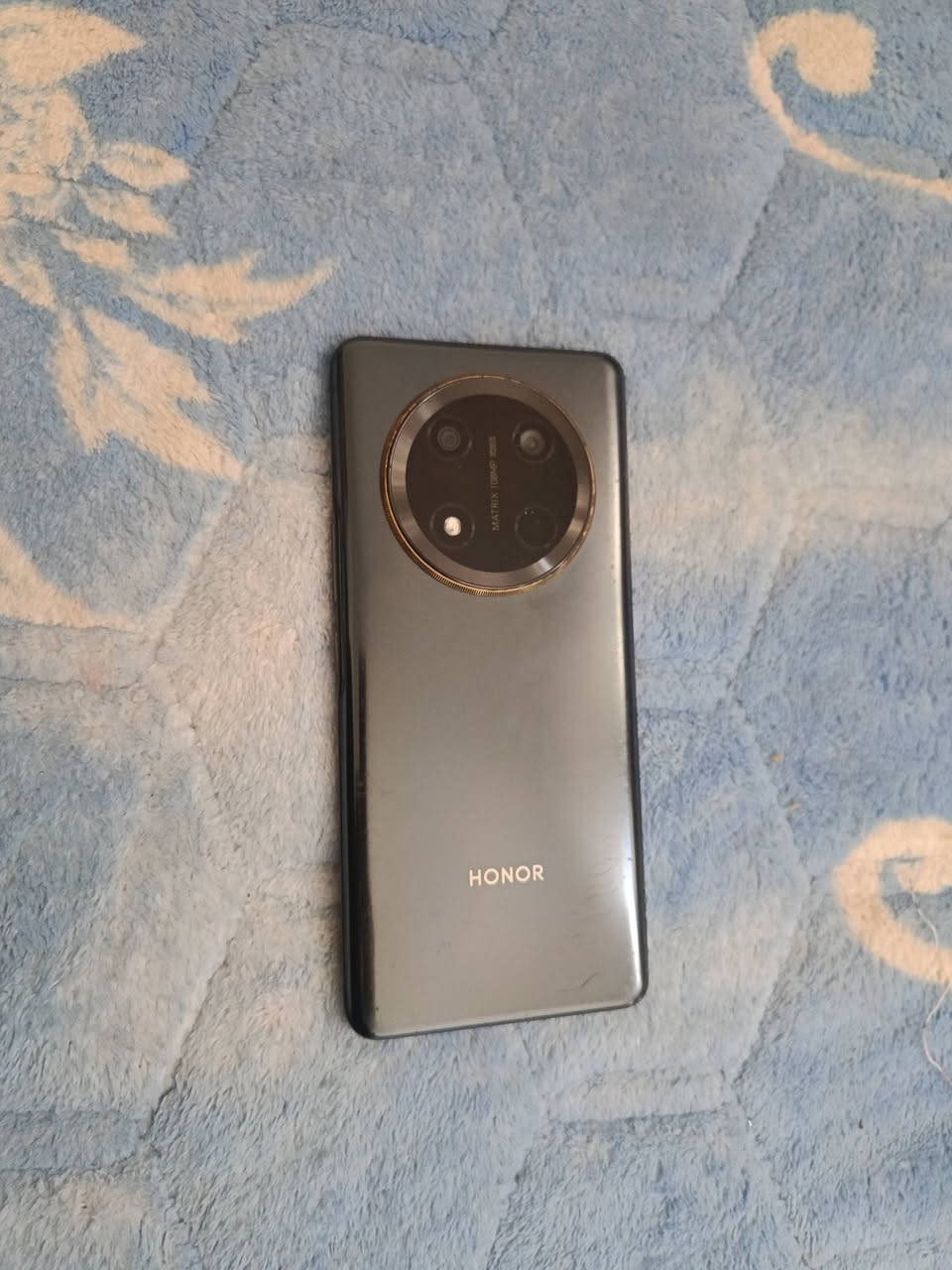 السلام عليكم موبايل Honor XCذاكره 256 السعر 350وبي مجال المكان حله شارع 100 الرقم ***********
