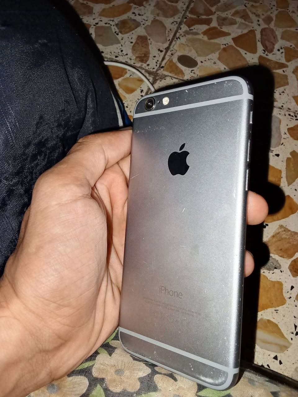 وين اليدور حار ومكسب وطيب ونصيف  ايفون 6بطاريه 89مامبدل كلشي مكفول كلشي شغال عده الخط واكف مراوس او بيع شرط النضافه ***********

نص مكتوب في الصور:
- ٧٩%
- لا يوجد SIM
- ٣:٠٣ ص
- البطارية
- حالة البطارية
- معرفة المزيد...
- كما هو الحال مع البطاريات القابلة لإعادة الشحن، بطارية الهاتف قابلة للاستهلاك وتصبح أقل فاعلية مع الوقت.
- الحد الأقصى للقدرة
- هذا قياس لقدرة البطارية مقارنة بقدرتها عندما كانت جديدة. قد تتسبب القدرة المنخفضة بتقليل ساعات الاستخدام بين عملية الشحن والأخرى.
- أقصى قدرة للأداء
- تدعم بطاريتك حاليًا الأداء الطبيعي وقت الذروة.