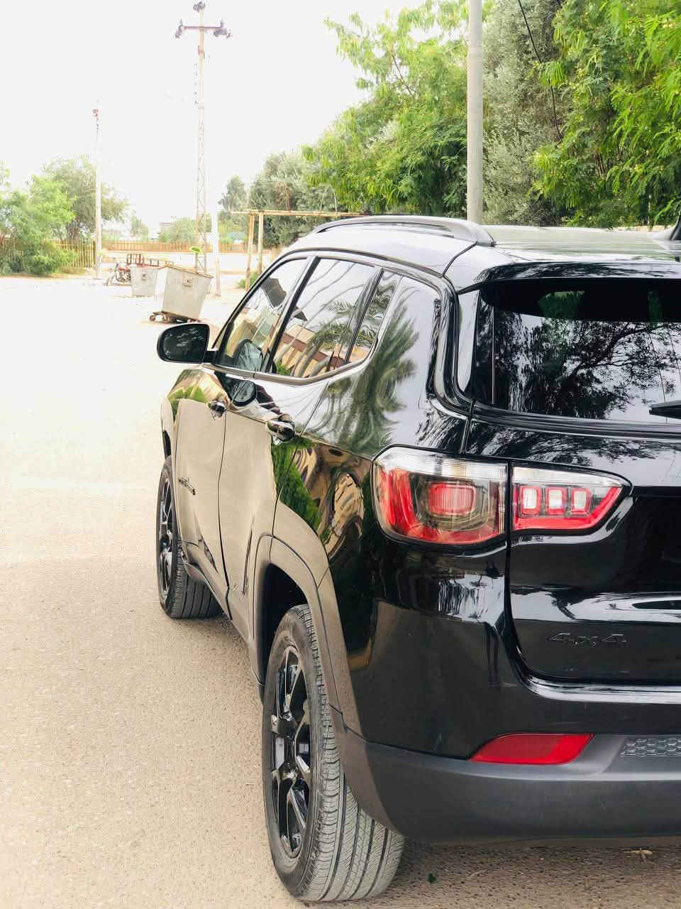 *للبيع جيب كومباس 2023 Altitude 4x4 وارد أمريكي -
*السعر: 145 ورقة - وبيها مجال بسيط للشراي الجاد* 
 
المواصفات 
- *الموديل*: Jeep Compass 2023 فئة Altitude X4 
- *المحرك*: 2000 تيربو 4 سلندر بقوة 200 حصان 
- *الدفع*: رباعي 4x4 
- *الممشى*: 8,000 ميل فقط - بعدها جديدة 
- *اللون*: أسود ملكي مع جنوط 18 إنش سوداء بلادية 
- *المواصفات*: شاشة 10 إنش كبيرة، نظام Uconnect 5، Apple CarPlay وايرلس، كاميرا خلفية، رادارات، نقطة عمياء، مثبت سرعة ذكي، تدفئة كشنات أمامية + تدفئة ستيرن، تشغيل عن بعد، بصمة، مكيف لمس ثنائي، 
 
حالة السيارة 
- *وارد أمريكي نظيف* 
- *الضرر السابق*: تبديل جاملغ + بنيد فقط، لا شاصي ولا ضرر قوي 
- *الحالة الحالية*: مصلحة ونظيفة، بعدها بيها نواقص بسيطة جداً ما تأثر على المشي 
- *الترقيم*: بعدها ما مرقمة، تترقم بأي محافظة تريدها - الأوراق كاملة وجاهزة 
- *الفحص*: افحص وين ما تريد 
 
*📍 السيارة موجودة حالياً [ البصرة - القرنة ] 
 
*للإتصال والاستفسار: [ *********** ] - واتساب متوفر 24 ساعة*
