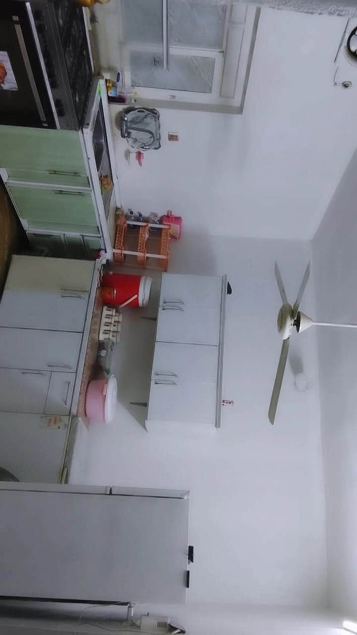 ✨🏡 للبيع… دار سكنية مميزة وبسعر منافس 🏡✨

━━━━━━━━━━━━━━━━━━

📍 الموقع:
شارع علي قمارة – نزلة التبليط الجديد – قرب المعارض.

🏠 تفاصيل العقار:

📜 النوع: زراعي (سنة 25)
📐 المساحة: 150 متر²
🛏️ الغرف: غرفتان (4×5 م)
🛋️ استقبال واسع
🪑 صالة مريحة
🍽️ مطبخ
🌀 حولي درج.   + مجمع صحيات داخلي وخارجي ❄️

🏗️ نوع البناء:
🧱 بلوك
🏛️ السقف عقادة

📅 سنة البناء: 2012

━━━━━━━━━━━━━━━━━━

💰 السعر: 75,000,000 دينار عراقي
🤝 قابل للتفاوض  فقط.

📞 للاستفسار والمعاينة:
‏***********
🏢 مكتب الإمارة للخدمات

🌟 فرصة مميزة لمن يبحث عن دار جاهزة للسكن، في موقع حيوي وقريب من الخدمات. سارع بالحجز قبل البيع.
