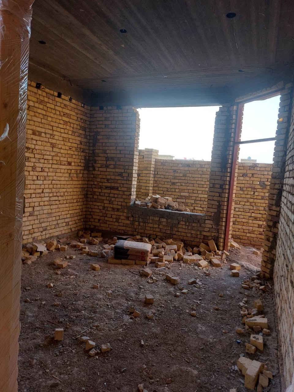 السلام عليكم مكلف بالنشر الاتصال هيكل مساحه 166متر شارع الاقواس خلف ثانوية الابرار يبعد ثاني فرع عن ثانوية الابرار مكون من غرف نوم عدد ثنين واستقبال ومطبخ وهول داخلي وصحيات بناء طابوك وسقف صب كونكريت السعر 42 وبي مجال
***********
