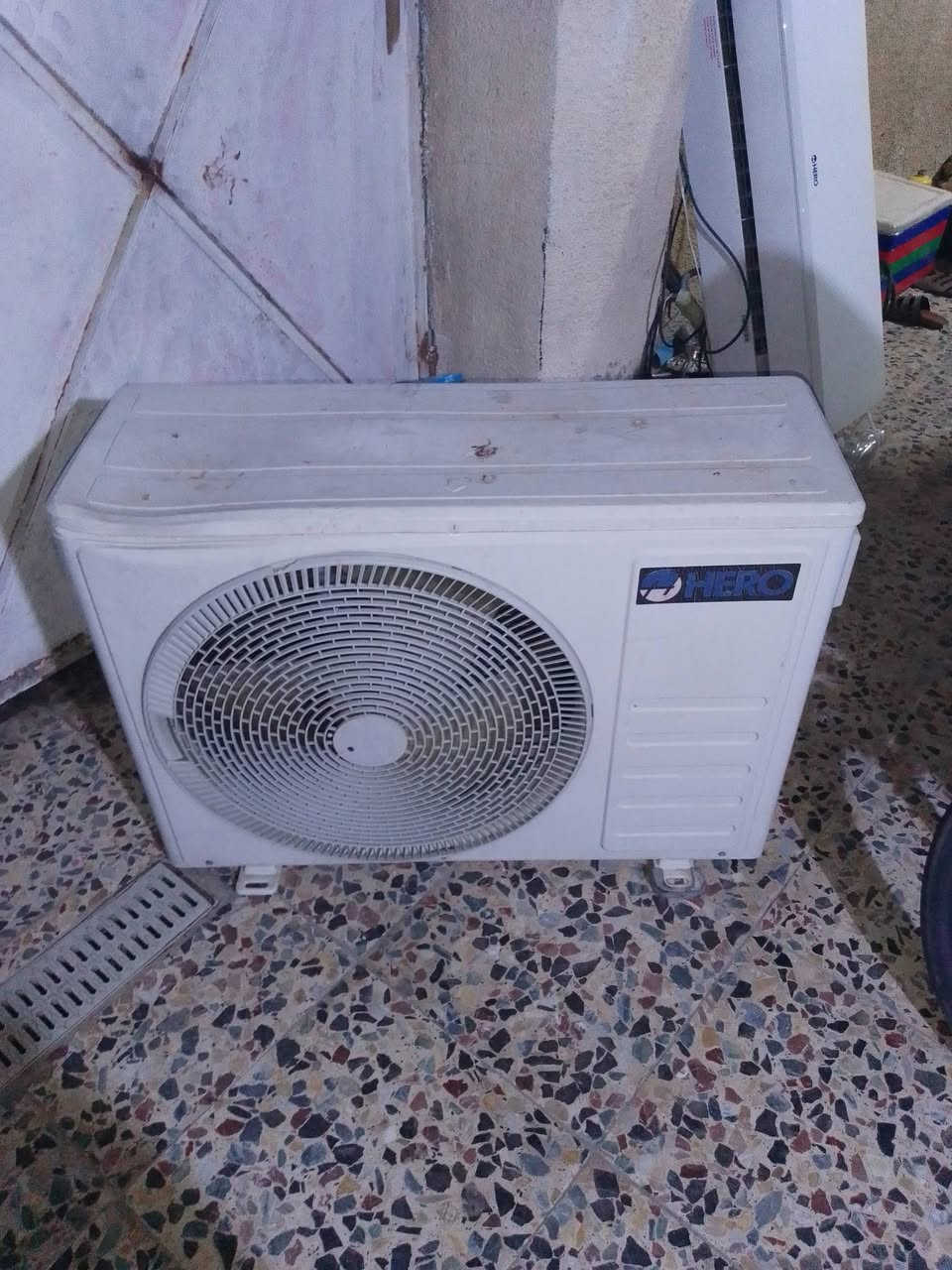 خارجيه نوع هيرو غاز 22مكفوله من التصليح تدفئه تبريد داخليته مليكه تريده هم ابيعه الك 
حالين بدون غاز سعره 150الف سعر تبديل ماطور *********** مدينة الصدر بغداد
