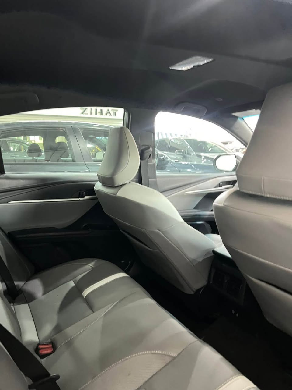 🚘 Toyota Camry SE Hybrid 2025

 دخول جديد 
رقم شاصی  4T1DAACK8SU530452
سیارە ارباکات کلها سلیمە 
ماشیە ١٣ الف مایل 
🔹 موديل 2025
🔹 فئة SE Hybrid
🔹 محرك 2.5 لتر Hybrid
🔹 قير أوتوماتيك e-CVT
🔹 دفع أمامي FWD
🔹 جنوط رياضية
🔹 شاشة متعددة الاستخدامات
🔹 كاميرا خلفية
🔹 Apple CarPlay و Android Auto
🔹 إضاءة LED
🔹 أنظمة أمان ومساعدة للسائق

🔸 السيارة بها بنيد و الجاملخ امامی الأيسر صبغ
🔸 بها تعديل بارد بالباب الأمامي والخلفي الأيسر

✅ السيارة دخول جديد
✅ تگدر تترقم إقليم
📍 السيارة موجودة بدهوك

📞 للمزيد من المعلومات
***********
