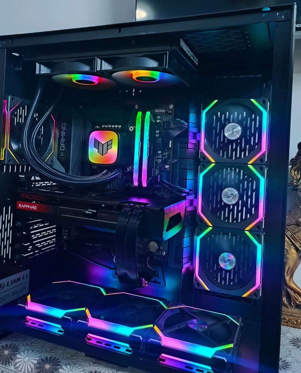 السلام عليكم بمواصفات قويه ونظافه 100% 
المواصفات كالاتي: 
Cpu: Core i7 13700f  16core/ 32thread
Ram Lexar ddr5 16×2=32gb 6800mhz rgb 
hard m.2 WD green sn3000 gen4 .1tb
 Rx7800XT sapphire pulse 16gb 
Power thermaltake 850w gold full modular pcie.5 
M.b B760 gaming X gigabyte ddr5 
Case Lian li O11 dynamic XL rog 
7 fan Lian li sL 120 v2 
Cooler cpu deepcool 240
كراتين القطع كلها موجوده 
السعر: مليونين و400
رجاءاً  الي ما يعجبه السعر  فدوه الك هيه ونعالك الpc
وتعليق منك حلو يعكس اخلاقك الطيبه ❤️
بغداد 
***********
وشكراً

