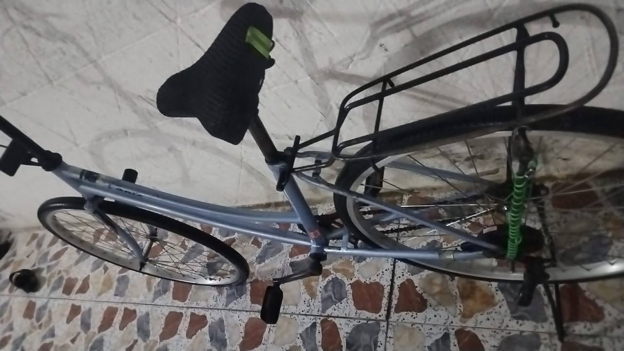 سلام عليكم باسكل للبيع حجم 26 نظيف العنوان كوفه شارع المعمل سعر65 وبي مجال الاستفسار رقم *********** الشراي بخير ويدلل
