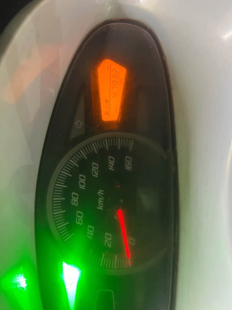 السلام عليكم PCXجيل اول مكينه 125ممفتوحه بلاديه نضيفه مابيها اي نقص فقط الترايش موجودات بس يرادلهن فايبر ليط تعبانات ودكمه كلوب نكره سلف بكل وقت السعر مليون و200 وبيها مجال العنوان بغداد جامع النداء متواجد خاص او للاتصال ***********
