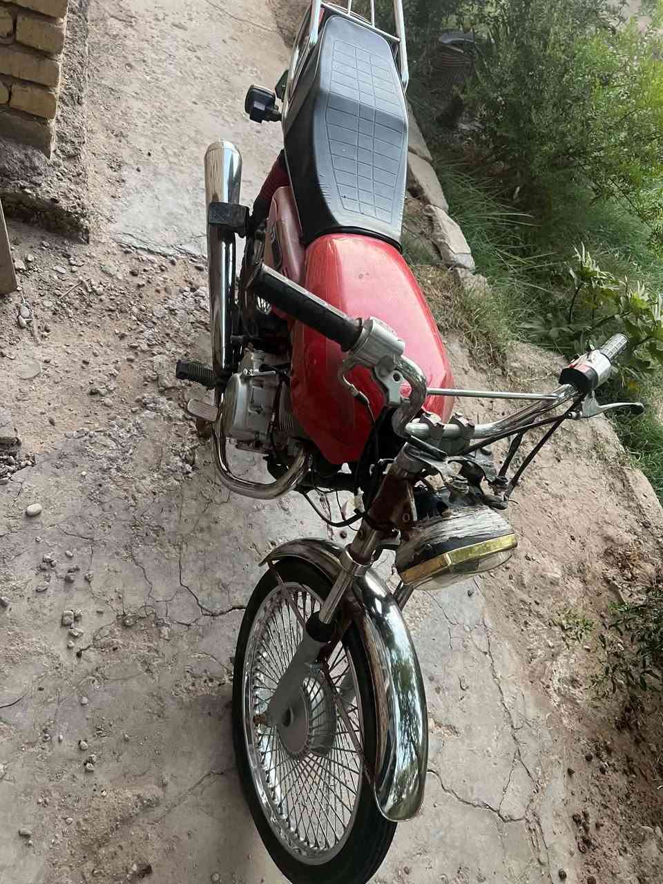 سلام عليكم دراجه للبيع موديل 18  سعر 250 وبيه مجال دراجه نضيفه  ***********٠
