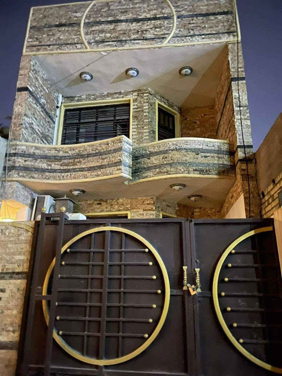 🏠 دار للبيع في الدورة – حي الآثوريين الزراعي

📐 المساحة 100م² | واجهة 5م | نزال 20م
🏡 طابق ونصف، مدخلين، غرفتين نوم، استقبال، مطبخ وصحيات.
✨ بناء 2018 ومجدد بالكامل حديثاً، جاهز للسكن أو الاستثمار.
💰 يتأجر بـ 650 ألف شهرياً.
📜 قرار قاضي بسند 25 – محكمة الدورة، وبالطريق للتطويب.
📍 قريب من شارع المصافي – المنطقة كاملة الخدمات.

💵 السعر 170 مليون وقابل للتفاوض
📞 ***********
