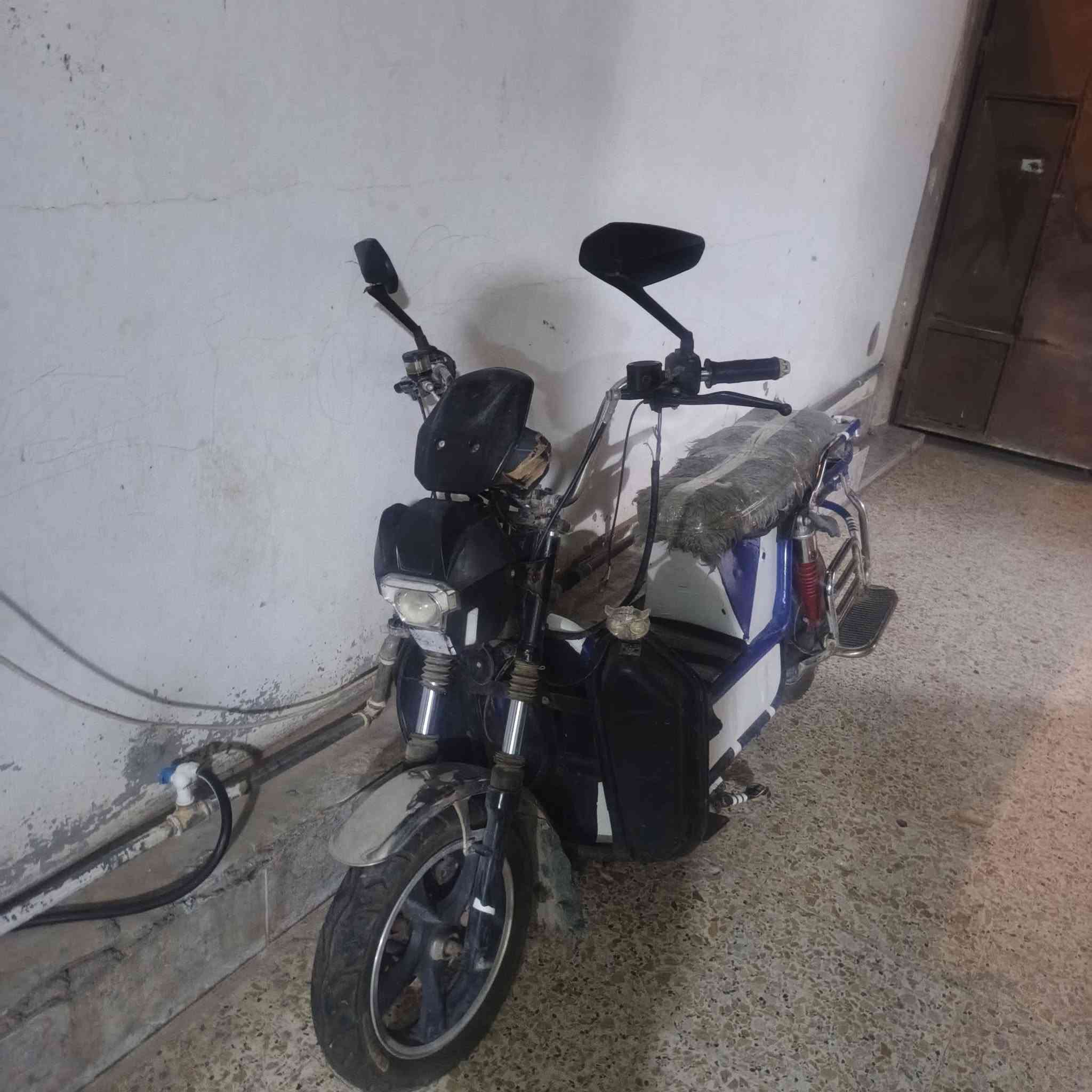 ماطور شحن گشر للبيع شغال كلشي مابي نقص بس بطاريات السعر ١٧٥ وبي مجال
***********
