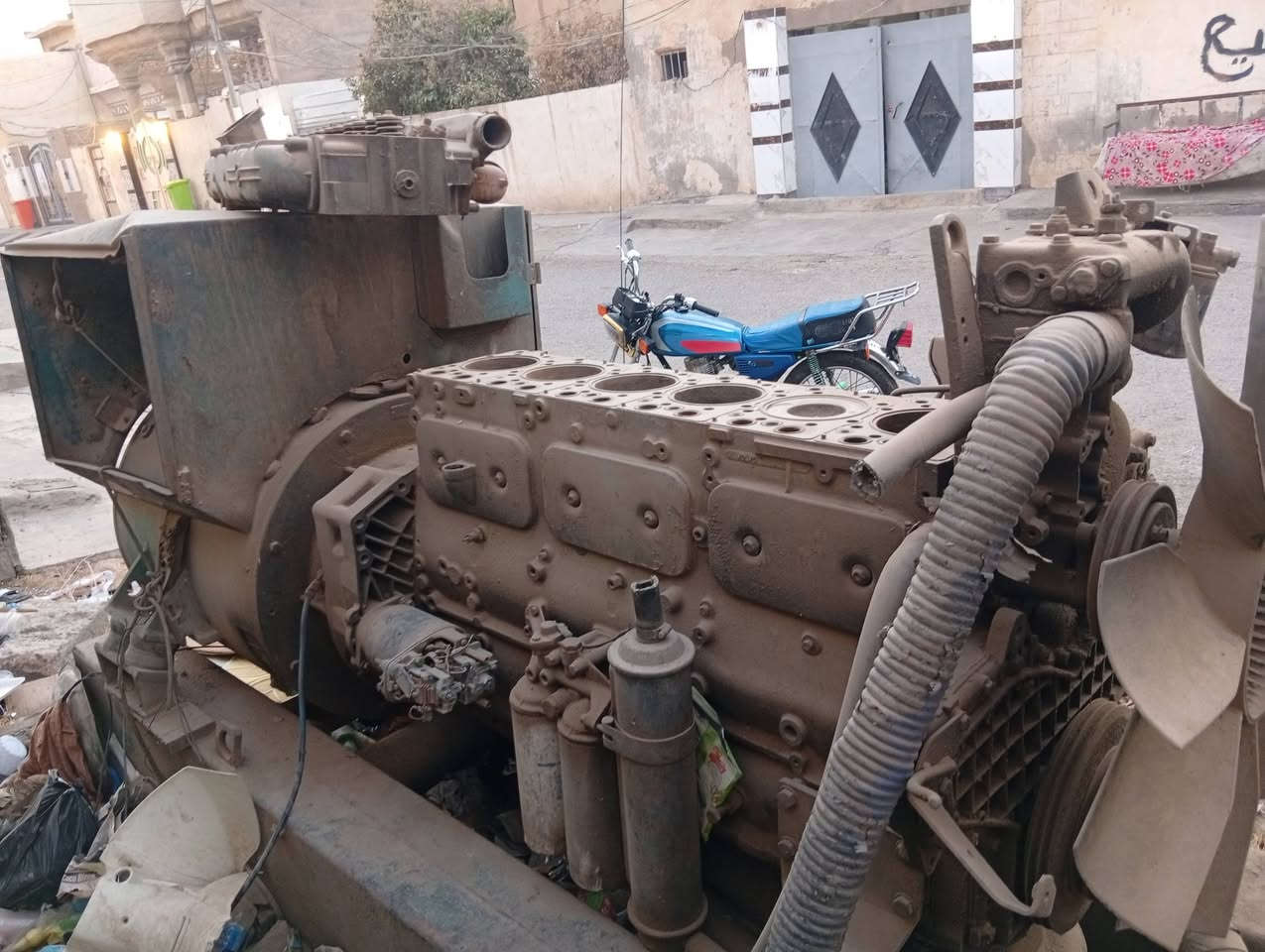 نوع المحرك: فولفو (Volvo V12) رأس توليد.
القدرة: 350 (بلادي / مكفول).
​نوع المولد (الدينامو): ستامفورد (Stamford).
​الحالة: مكفول وبحالة ممتازة.
​الموقع: محافظة صلاح الدين قضاء بلد .
​للتواصل والاستفسار (واتساب / اتصال): ***********

نص مكتوب في الصور:
- realme C65 26mm f/1.8 1/33s ISO800
- realme C65 26mm f/1.8 1/20s ISO2000