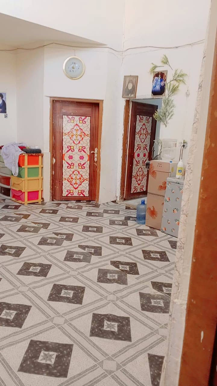 يا الله 
بيع للبيع بيع مستعجل مساحة 270م 
غرفتين وصالة واستقبال وكراج وحمامات داخلية وخارجية  سعر 70وبي مجال الي مو شراي لا يتصل للاتصال او الاستفسار واتساب ***********
@إشارة
