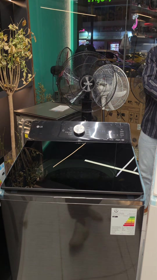 إذا غسيل البيت عندكم هواية، هاي الـ LG تختصر عليكم الشغل 👌🏻 غسالة LG أوتوماتيك تحميل علوي سعة 19 كغم ✨وحجم 17 كغم  • 10 برامج غسيل متنوعة • AI Wash للغسيل الذكي • غسيل سريع Quick Wash • برنامج خاص للحاف والقطع الكبيرة • برنامج للملابس الحساسة • Pre Wash للملابس الأكثر اتساخاً • شطف + عصر وعصر منفصل • برنامج تنظيف الحوض • التحكم بدرجة حرارة الماء حسب البرنامج • TurboWash™ لغسيل أسرع • Inverter Direct Drive Motor • تدعم Wi-Fi وLG ThinQ للتحكم والميزات الذكية • كفاءة طاقة A++ ⚡ • السعة: 19 كغم • الموديل: T19X2EHHTP 📞 للحجز والاستفسار: *********** السعر 17 كيلو 825.000 iqd  السعر 19 كيلو 895.000 iqd  🚚 متوفر توصيل لجميع محافظات العراق #عبدالله_يورو #LG #غسالة_LG #غسالات #اجهزة_منزلية 
