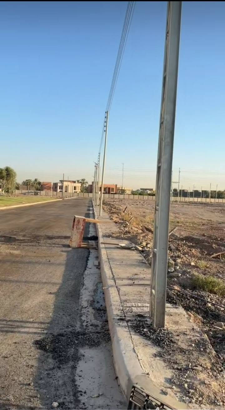 عرض حصري 🔥🔥🔥⬇️⬇️⬇️

🏗️ ارض ١٠٠متر للبيع مجمع مجلس القضاء الأعلى في الكاظمية  أرقى وأأمن المجمعات السكنية في بغداد (مجمع مجلس القضاء الأعلى).
📍 الموقع والخاصية:
• المساحة: ١٠٠ متر مربع.
• السند والقانونية: طابو صرف (جاهز للتنازل والتحويل المباشر).
• الموقع الدقيق: الكاظمية – مجمع مجلس القضاء الأعلى (قرب البوابة / خلف كلية مدينة العلم) تبعد عن الامام الكاظم عليه السلام خمسة دقائق .
• التميز المكاني: بداية المنطقة بنزله الجسر  (موقع ممتاز ومرغوب جداً حركةً وقيمةً استثمارية).
🛡️ الأمان والخصوصية (مجمع مغلق ومؤمن بالكامل):
• سياج أمني حصين يحيط بالكامل بالمجمع.
• بوابات أمنية إلكترونية تدير حركة الدخول والخروج.
• منظومة كاميرات مراقبة حديثة تعمل على مدار 24 ساعة.
🛠️ الخدمات والبنية التحتية (جاهزة ومتكاملة 100%):
• 💧 ماء صافي واصل للقطعة.
• ⚡ شبكة كهرباء متكاملة ومستقرة.
• 🛣️ شوارع مبلطة بالكامل مع أرصفة جانبية حديثة.
• 🚯 شبكة مجاري وبنية تحتية جاهزة للربط والبناء فوراً.
• 🌐 شبكة إنترنت كيبل ضوئي .
• 🌳 تشجير وحدائق تمنح المجمع بيئة صحية وجمالية راقية.
للاستفسار الاتصال على الرقم التالي أو واتساب: ***********
#عقارات
