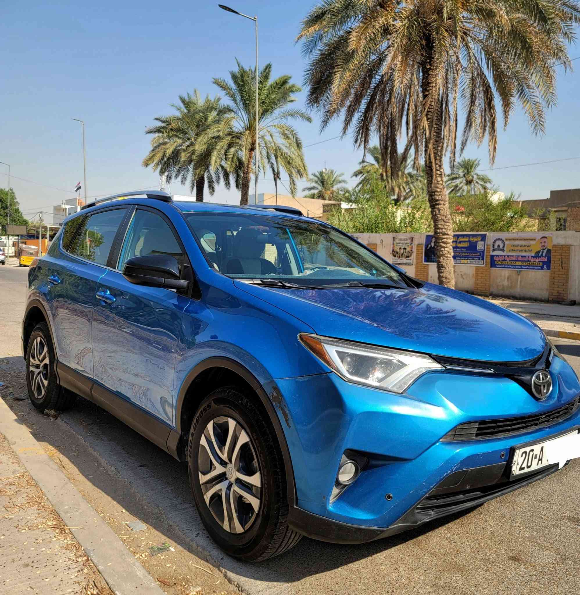 السلام عليكم 👇
🚙 Toyota RAV4 LE AWD 2016
تايوتا #راف_فور 

🔹 الموديل: 2016
🔹 الفئة: LE
🔹 الدفع: AWD — دفع رباعي ذكي
🔹 المحرك: 2.5 لتر — 4 سلندر
🔹 ناقل الحركة: أوتوماتيك 6 سرعات
🔹 نظام : ECO / SPORTS 
🔹 مانع انزلاق ABS
🔹 المقاعد: 5 مقاعد / قماش نظيف و مدوشم دوشمة سريعة سهل الاستبدال
🔹 تحكم المرايا : كهربائي
🔹 التحكم الإلكتروني بالثبات: VSC
🔹 مثبت سرعة: موجود 
🔹 كاميرا خلفية: موجودة 
🔹 تدفئة المقاعد: موجودة 
🔹 التبريد و التدفئة: موجودة 
🔹 الوسائد الهوائية: 8 Airbags سليمة ✅
🔹 شاشة: موجودة مضاف الها الأصلي شركة BRAVIGO 9 inch 32G ✅
🔹 Android Auto: موجود 
🔹 GPS: موجود 
🔹 Bluetooth: موجود 
🔹 USB: موجود 
🔹 الكهربائيات فول عدا :
حساس التايرات و ماء التنظيف متوقف و اللد الصغير بالدعامية (منزوع فقط)
🔹 ماء راديتر الأحمر دهن السيارة الأفضل bell1
🔹 بطارية و صدر جديد ✅
🔹 بانزين عادي و بدون دوانز  ✅
🔹 رقم السيارة إنكليزي وسنوية جديدة ✅
🛠️ الحادث: ضربة بالجاملغ الأمامي جهة السائق، وتم تبديل الجاملغ فقط.

💰 السعر: 160$ وبيها مجال
📍 الموقع: ديالى بعقوبة
📞 للاتصال: ***********
