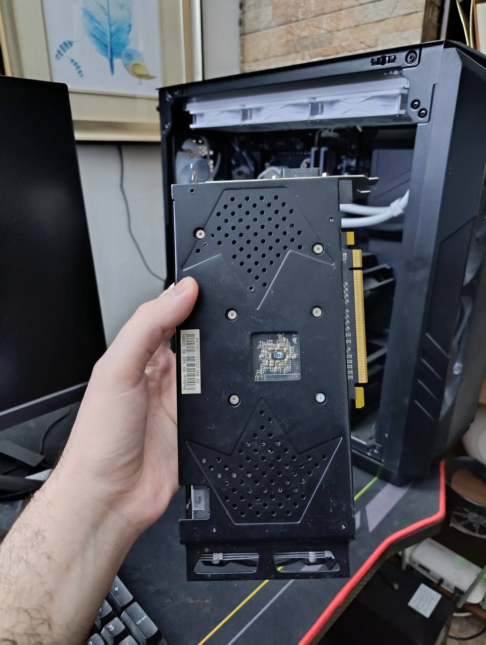 سلام عليكم اخوان 
كارت شاشة rx 580 
8gb 
فقط مدخل الhdmi متوقف 
اما مدخل display port شغال 100%
استخدام شخصي مدة 4 اشهر 
السعر 65 الف 
توصيل موجود 
موقعي بغداد 
***********
