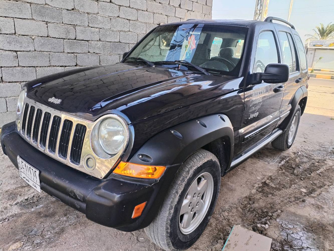 جيب ليبرتي 2007 كفاله ضربه وصبغ مكينه كير جاهزه رقم بغداد شرط تحويل سعره 65 بيه مجال
ممكن تذكر شنو الفئة/الموديل بالضبط للليبرتي؟ يعني سبورت لو ليمتد، وكم سعة المكينة؟: 
جيب ليبرتي 2007 
وين مكان السيارة هسه بالضبط حتى الزبائن يعرفون مكان المعاينة؟: 
ناصريه 
بالنسبة للحالة الميكانيكية، شنو وضع المكيف والحرارة والعفشة/الجلدات؟: 
جاهزه 