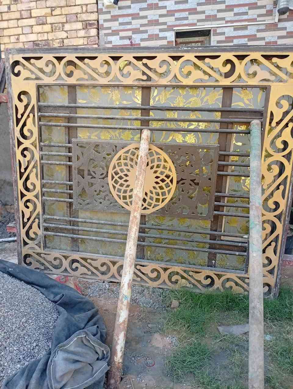 السلام عليكم للبيع بيبان حديد تزكام وباب خشب تزكام واحد شباك وباب واحد بس شباك سعرهن 250 للتواصل والاستفسار ***********
