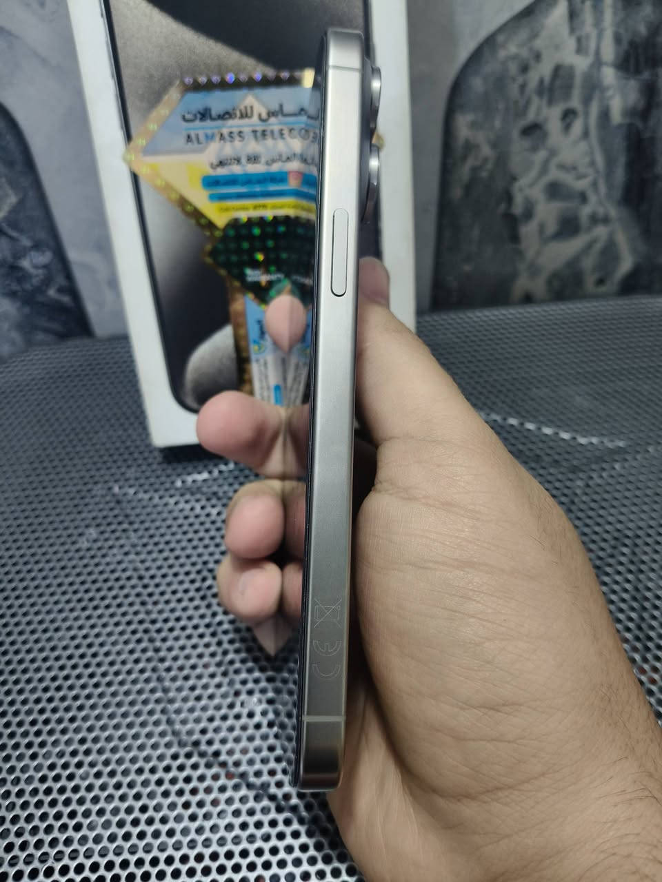 للبيع ايفون 15📱 برو ماكس 
ذاكره 256 
بطاريه🔋 85% 
نظافته 100% 
شرق اوسط  AA/A
بيه عدسات حمايه ولاصق ضد الكسر
غراضه كارتونه فقط 
سعر مليون وبيه مجال للشراي
مكاني بغداد 
لاتصال/ ***********
