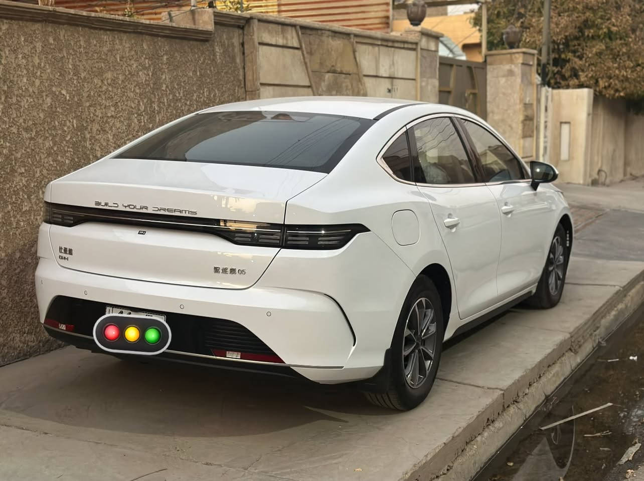 السلام عليكم شباب
للبيع BYD دسترويل 
سنة الصنع : 2025
عداد المسافة الكلي :- زيرو ماشيه الف كم فقط  
مكفوله كفاله عامه على وضع الشركة 
بصمه والشاشه الجبيره الدواره 
وبقية المواصفات الاساسية المعروفة
السعر :  ٢١ مليون وبيها مجال بسيط 
العنوان :- بغداد حي القاهره 
للاستفسار : ***********
