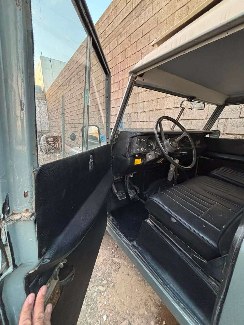 Land Rover
کلاسیک بەشەرتی هەموو شتێ 
مەدەنی گێر مەکینە ئارمی سلێمانیە 
کامل مەسرەف کراوە دەبل ئەکسل بێکشێە و مالی دۆستە لە سلێمانیە 
رەقەم تەلەفون:***********
