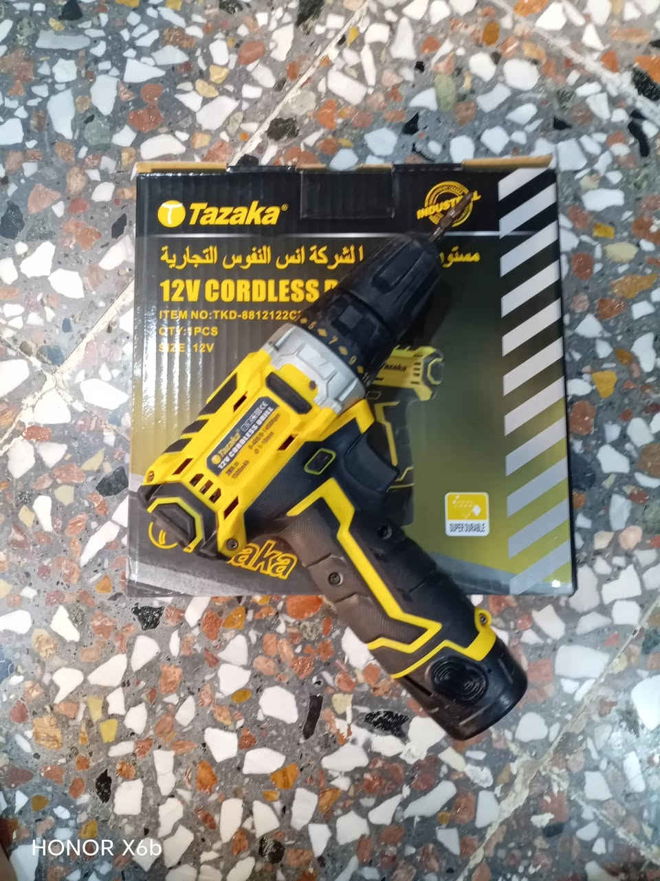 **للبيع دريل Tazaka 12V **

إذا تريد دريل مرتب، عملي وقوي للغل اليومي فهذا خيار مناسب إلك 

🔻 المواصفات:
 بطارية 12V – 1500mAh
 عزم قوي 28N.m
 سرعتين: 0–400 / 0–1450 RPM
 ظرف من 1 إلى 10mm
 دوران يمين ويسار
 تحكم بالسرعة
 مناسب للخشب والمعادن والبلاستيك

🔻 يجي كامل ويا:
الدريل
البطارية
 الشاحن
 حقيبة حمل Tazaka
 العلبة الأصلية

🔻الجهاز نظافته %90 واستخدام قليل على شحنه واحده وموجود مثل ما موضح بالصور.

🔻 **السعر: 35 الف وبي مجال **
📍 المكان: حي الرسالة مقابيل مركز الشرطة
📞 **للتواصل: *********** **

🔻 الجاد بالشراء يراسلني، والبيع للأسرع.
