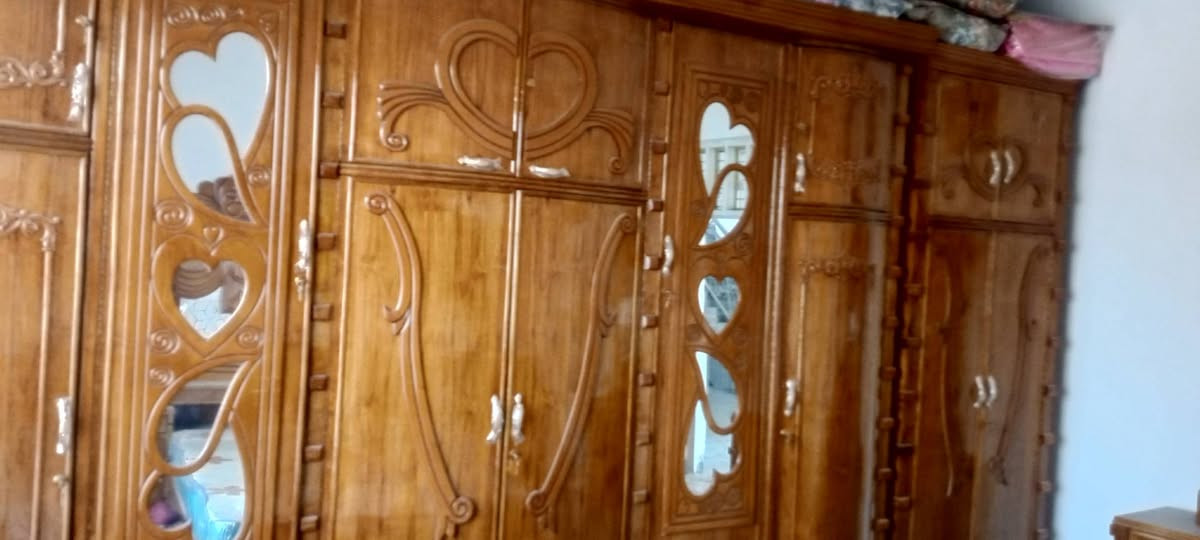 غرفة نوم للبيع كامله جديده ما مستعمله ومعاهه سبلت تعليك جديد ما مستعمل الستفسار ***********
