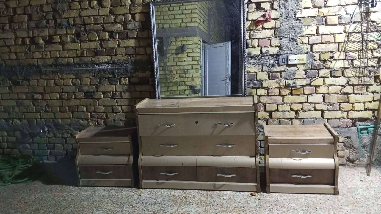 ميز تركي للبيع كوت الزهراء شارع المدارس ***********
