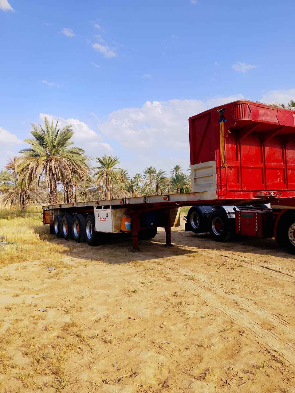 سلام عليكم عربانة  حدادية لبيع  4دناكير  طول 12او نص للستفسار علة هاذة الرقم ط ***********
