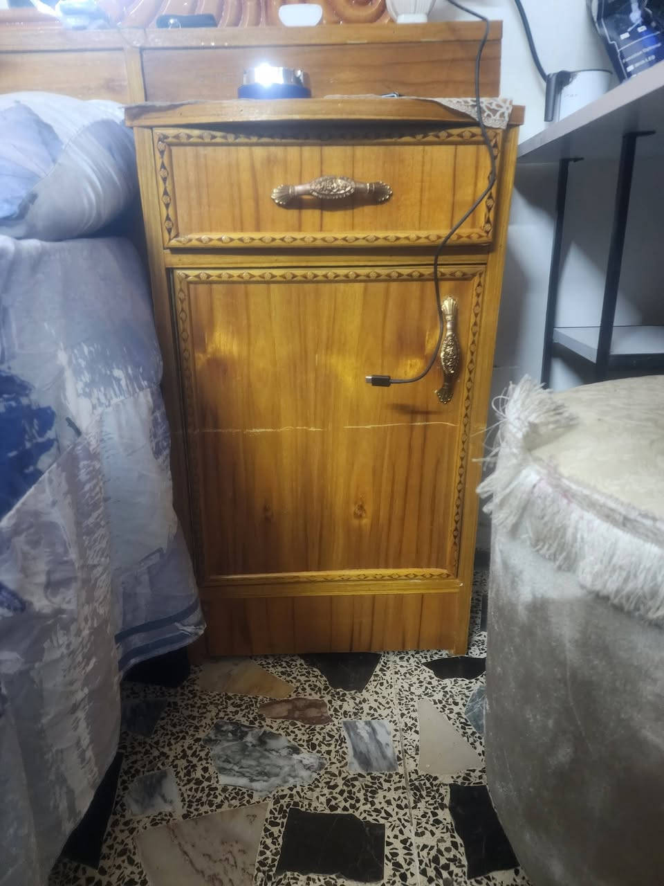 سلام عليكم اخشاب كلهن نضيفات ما عده الدوشك ميز او جرباه كامل اي ضرر ما بيهن السعر ٢٥٠ مكاني بغداد مدينه الصدر ***********
