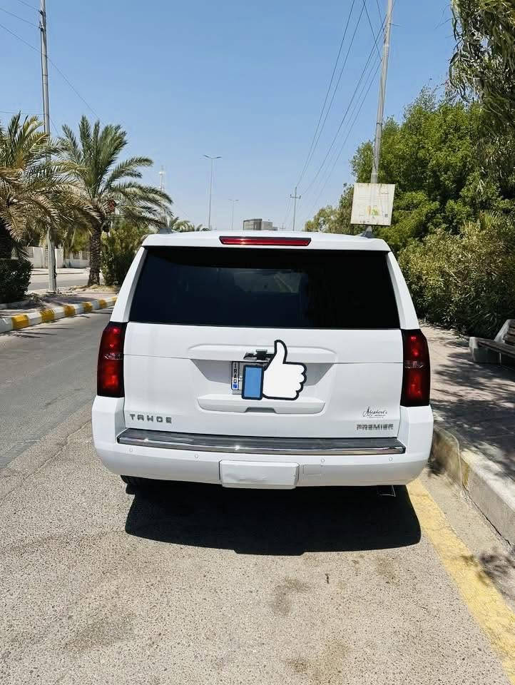 تاهو بريمير‏ CHEVROLET PREMIER 
الموديل: 2020 
المشي: 53 ألف Mile
السيارة وارد امريكي رقم بغداد بأسمي
السيارة فور ويل 4X4 مواصفات كديلاك محرك 6200 وكير 10 سرعات (عادي + اوتو)

* المقاعد قرميدي  Vip مع تدفئة وتبريد مع تحكم كهربائي للجميع وكرسي السائق هزار عند اقتراب السيارة من اي شيء مع مناخ منفصل وتبريد ثلاث قطع

* شاحن لاسلكي + باب الصندوق كهرائي مع استخدام القدم مع رادارات امامية وخلفية وحساسات امامية وخلفية 

* خاصية التوقف الذاتي بالمنحدرات وكذلك البريك التلقاىي المفاجئ
* خاصية الـ Display up لعرض المعلومات على الجامة الامامية مقابل السائق وكامرة خلفية اصلية وخمس بصمات ابواب وتشغيل عن بعد

* ويل حجم 22 كروم مع إطارات برجستون والدبلات الخلفية چوبلس 
* دوسة كهربائية تختفي مع غلق الباب بالاضافة الى مواصفات اخرى كثيرة..

* السعر: 385 (ثلاث شدات و 85 ورقة)

* مكان السيارة: محافظة ميسان- العمارة
(الحادث بسيط فقط الجاملغ الأيمن وبدون أي ضرر للبنيد او مقدمة السيارة) 
للاستفسار التواصل وتساب ***********
