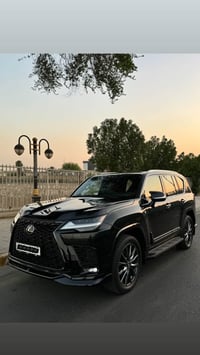 للبيع او المرواس Lexus F1 Sport LX700  موديل 2025 ضمان شركه سازز مغلفه...