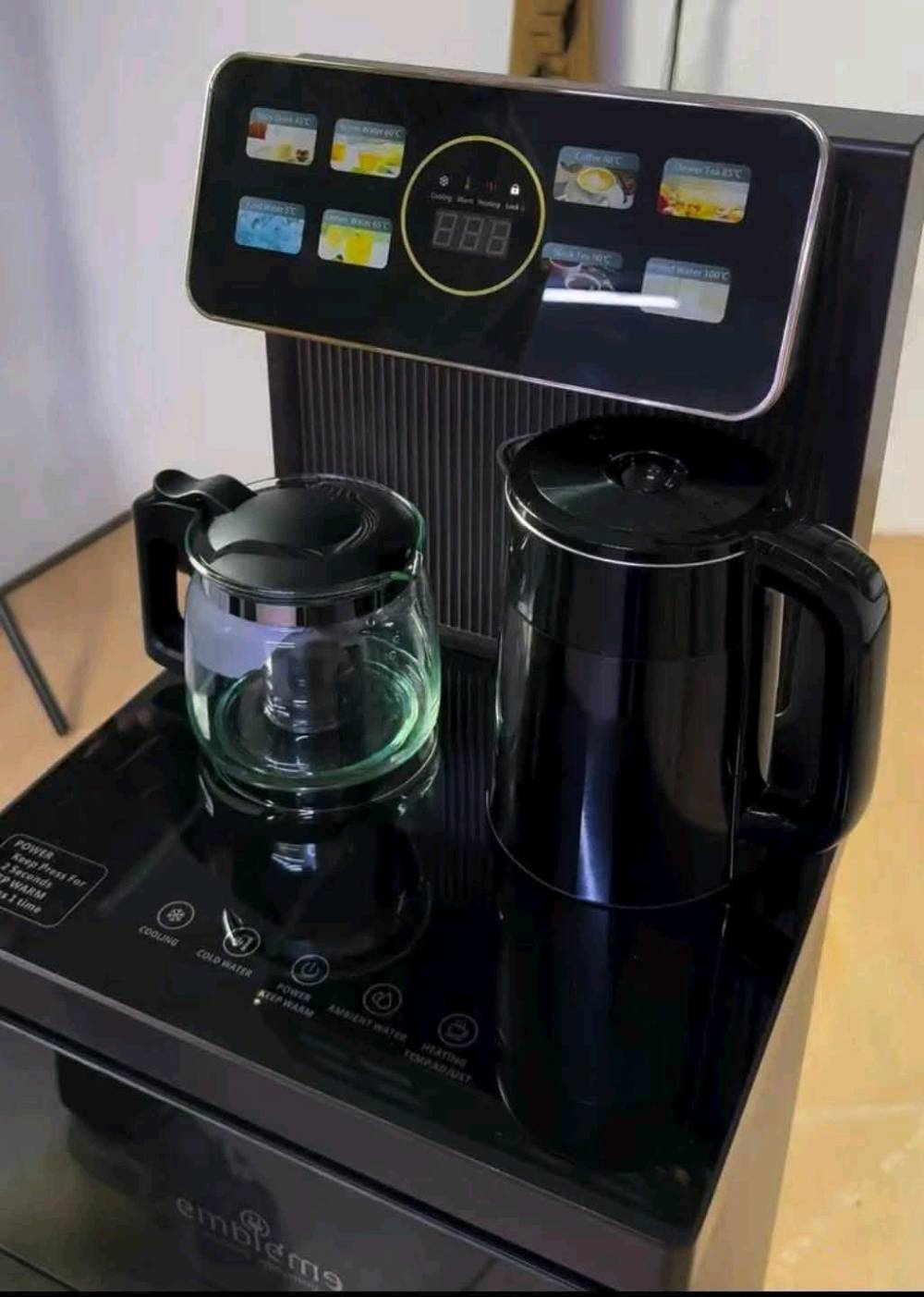 ☕💧توفر من جديد 
براد الماء الذكي + غلاية وقوري شاي من أمبليوم
✨ إصدار 2026 الجديد

جهاز واحد يجمعلك المي البارد والحار + الغلاية + قوري الشاي بتصميم عصري ومرتب، حتى كل احتياجاتك تكون بمكان واحد 🤩

🔹 المميزات:
✅ ماء بارد وحار
✅ غلاية شاي مع قوري ☕
✅ تحكم بالأوامر الصوتية 🎙️
✅ شاشة لمس للتحكم بالجهاز والغلاية 📱
✅ ريموت كنترول 🎮
✅ دبة ماء داخلية مخفية بتصميم أنيق
✅ نظام أمان للتشغيل
✅ مناسب للبيت والمكتب والاستقبال
✅ ضمان سنة كاملة 🛡️

🔥 إذا تريد جهاز عملي، أنيق ويجمع أكثر من وظيفة بجهاز واحد، فهذا براد أمبليوم الذكي إصدار 2026 يستحق التجربة.